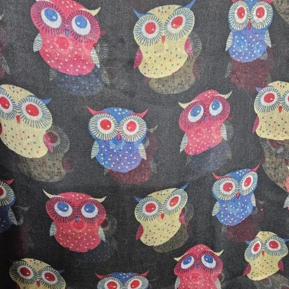 The Owls Scarf is a stylish and cozy accessory for‎ women
